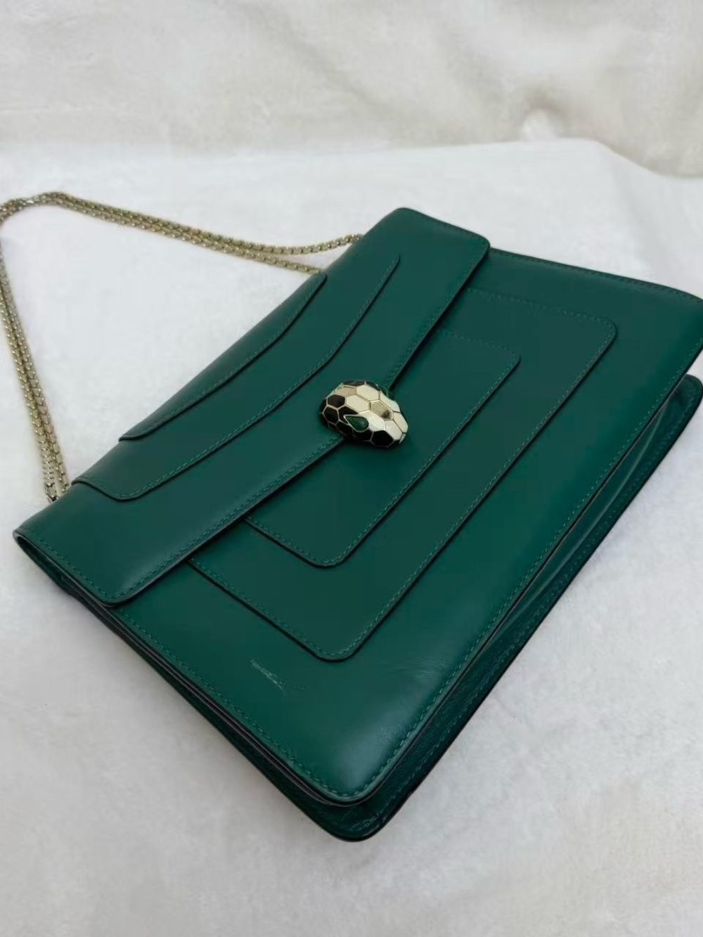 🚩steal Bulgari Emerald Green Leather Shoulder Bag with Gold Serpent Clasp